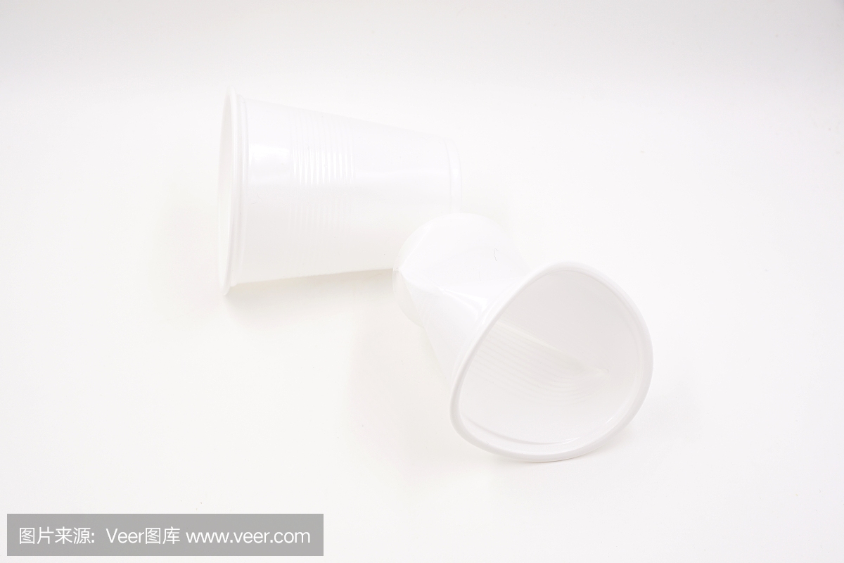 白色塑料杯用于冷飲